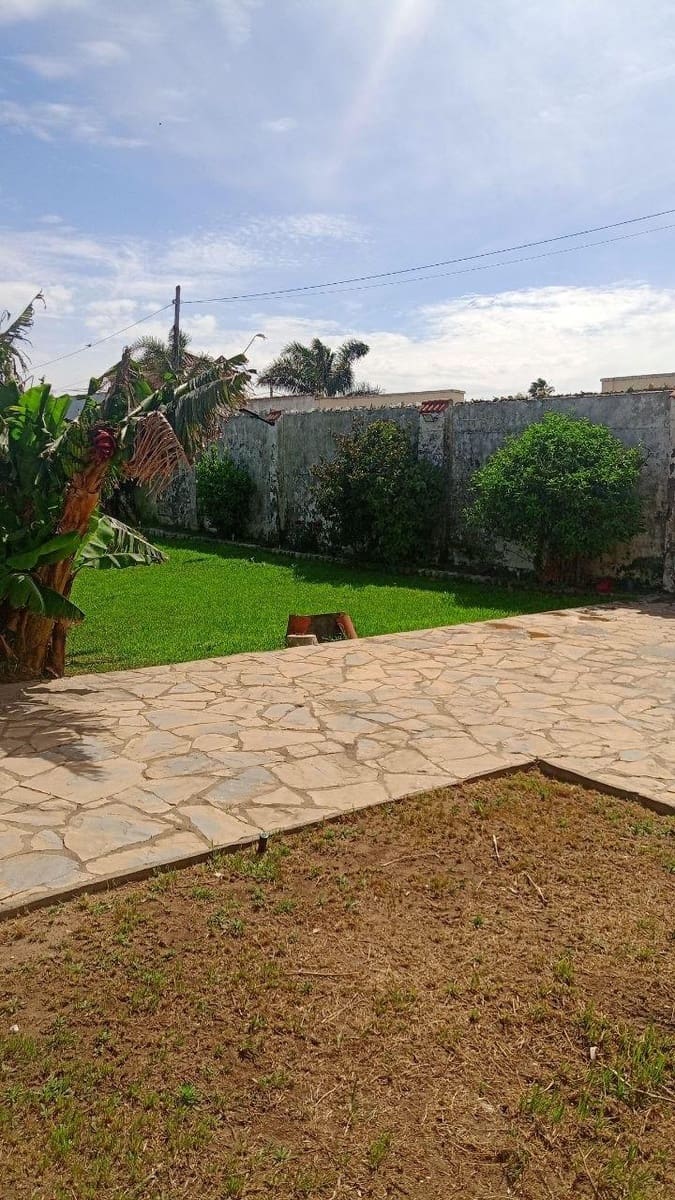 3 bedroom Villa for sale in La Linea de la Concepcion with pool garage - € 410,000 (Ref: 9829357)