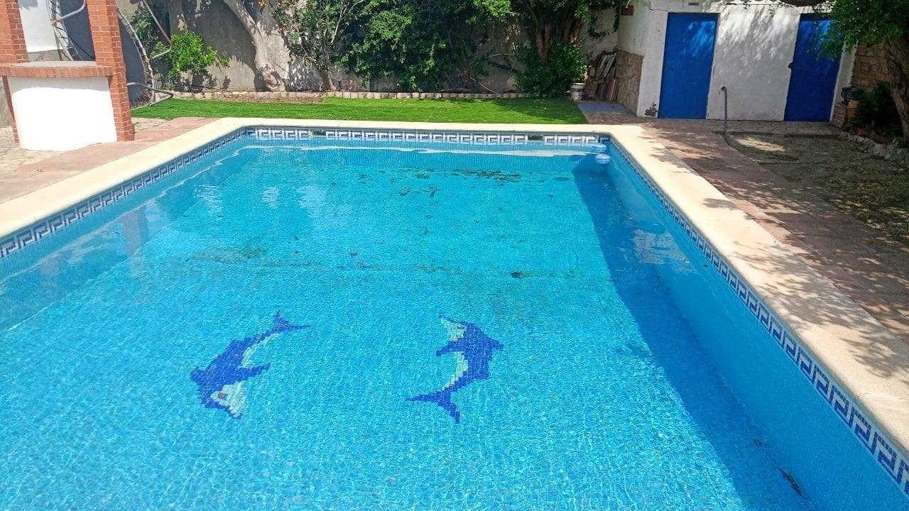 3 bedroom Villa for sale in La Linea de la Concepcion with pool garage - € 410,000 (Ref: 9829357)