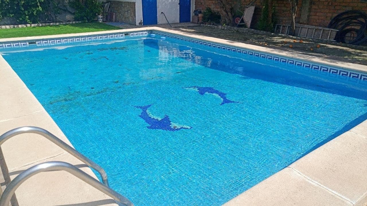 3 bedroom Villa for sale in La Linea de la Concepcion with pool garage - € 410,000 (Ref: 9829357)