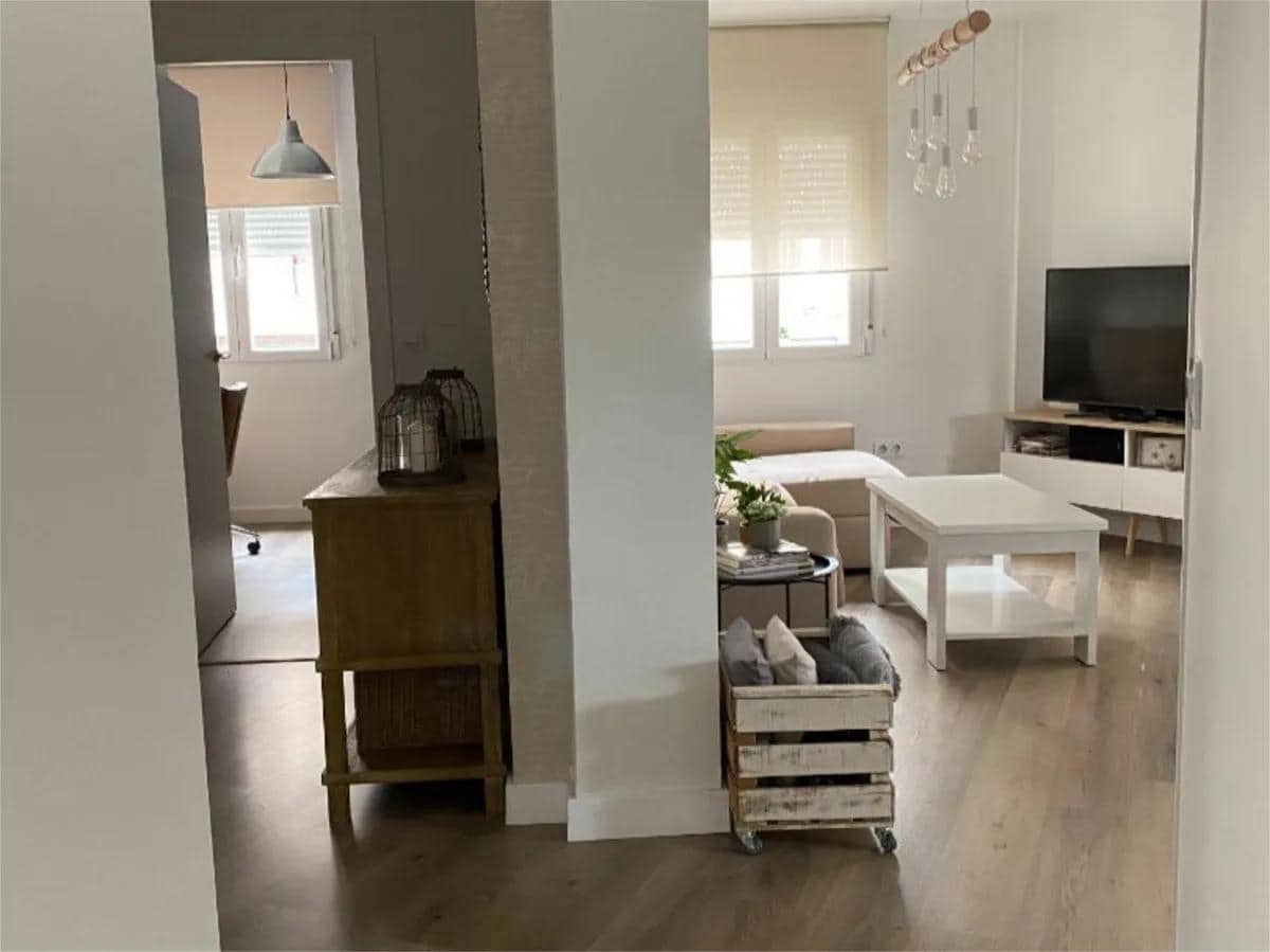 4 bedroom Flat for sale in Jaen city - € 250,000 (Ref: 9829358)