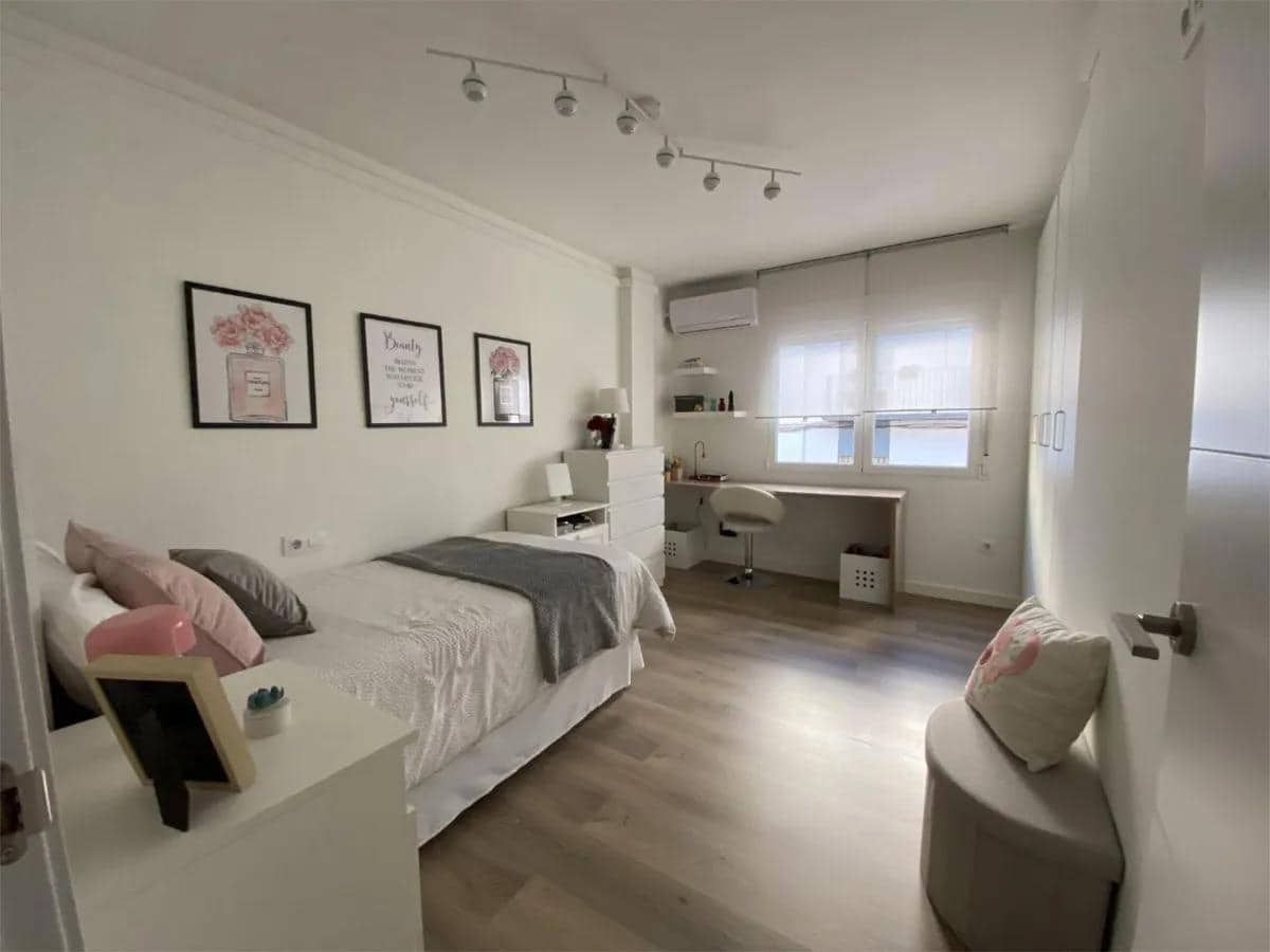 4 bedroom Flat for sale in Jaen city - € 250,000 (Ref: 9829358)