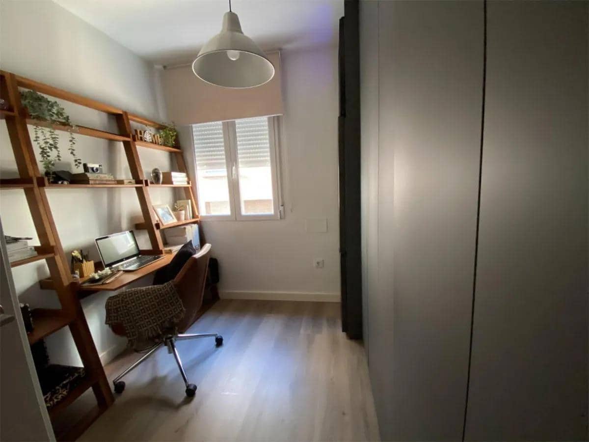 4 bedroom Flat for sale in Jaen city - € 250,000 (Ref: 9829358)