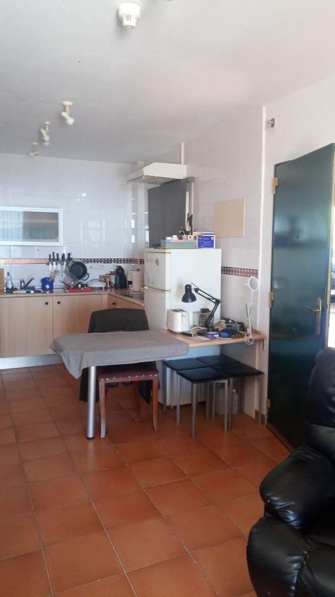 2 bedroom Apartment for sale in La Linea de la Concepcion - € 311,500 (Ref: 9831704)