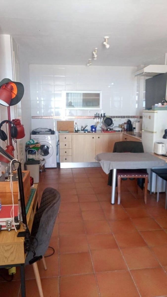2 bedroom Apartment for sale in La Linea de la Concepcion - € 311,500 (Ref: 9831704)