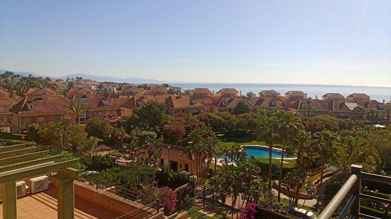 2 bedroom Apartment for sale in La Linea de la Concepcion - € 311,500 (Ref: 9831704)