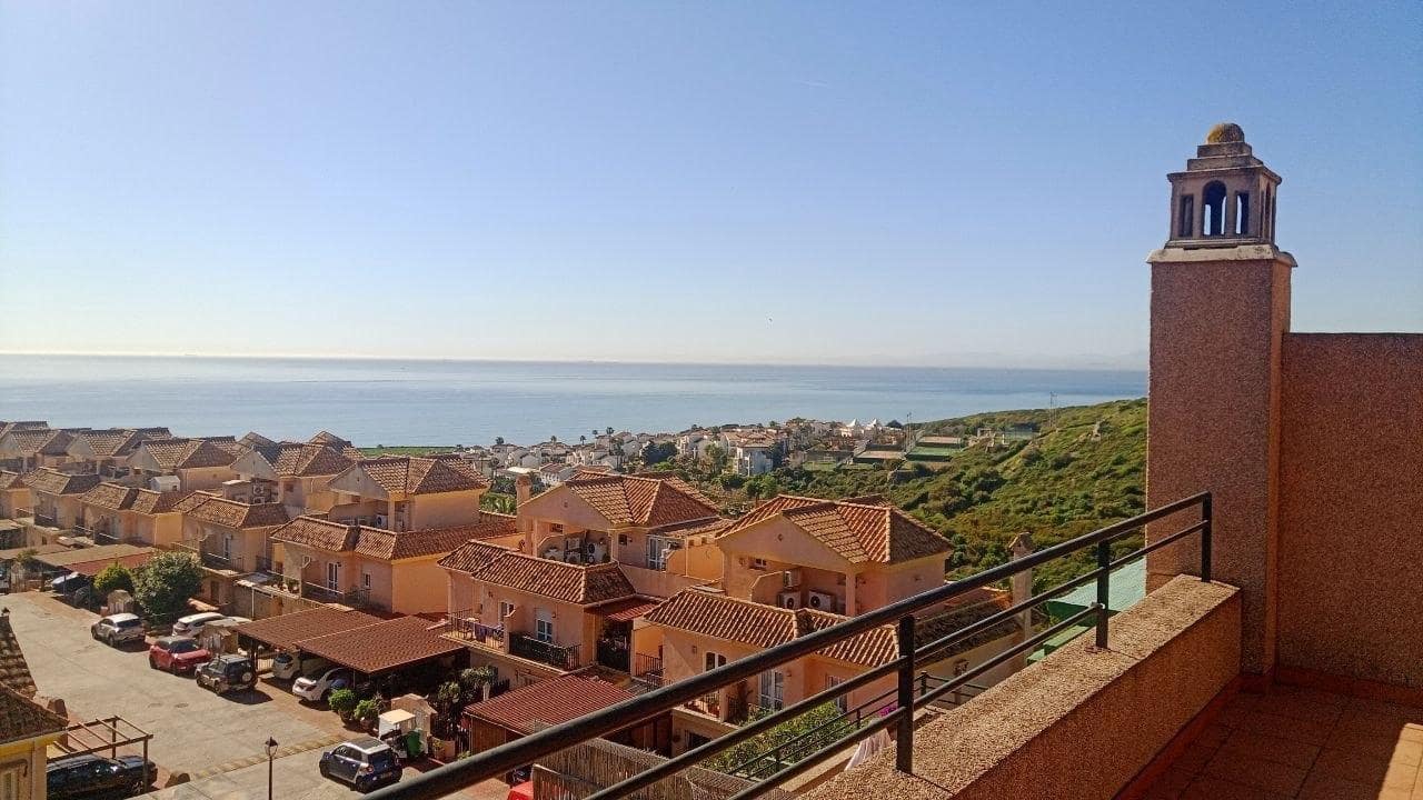 2 bedroom Apartment for sale in La Linea de la Concepcion - € 311,500 (Ref: 9831704)