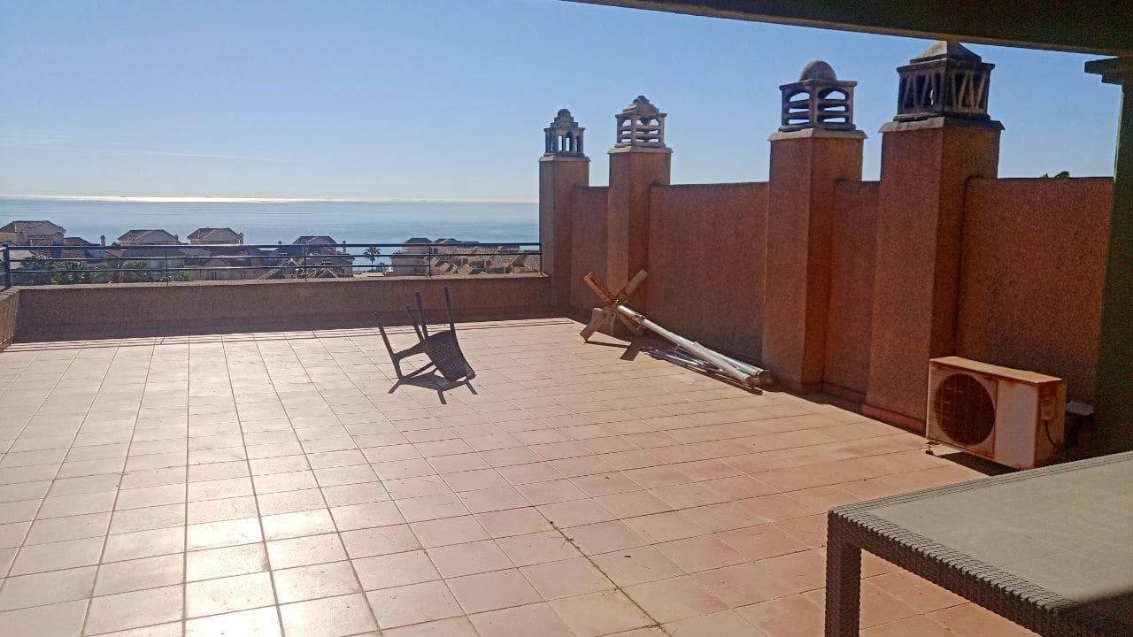 2 bedroom Apartment for sale in La Linea de la Concepcion - € 311,500 (Ref: 9831704)
