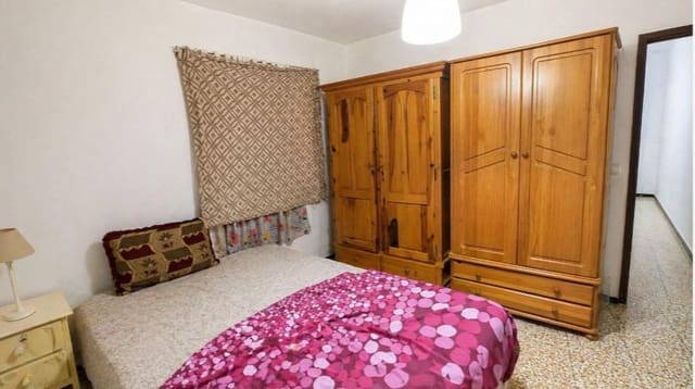 3 bedroom Flat for sale in Las Palmas de Gran Canaria - € 96,500 (Ref: 9831705)