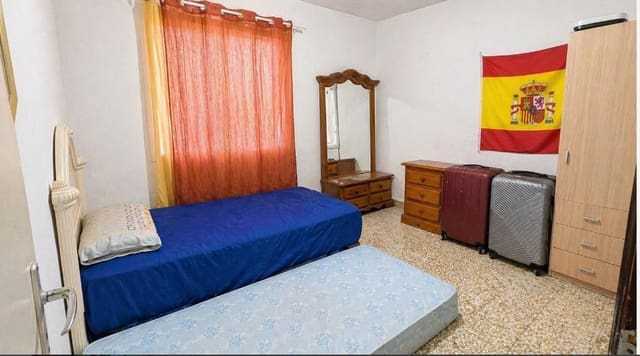 3 bedroom Flat for sale in Las Palmas de Gran Canaria - € 96,500 (Ref: 9831705)