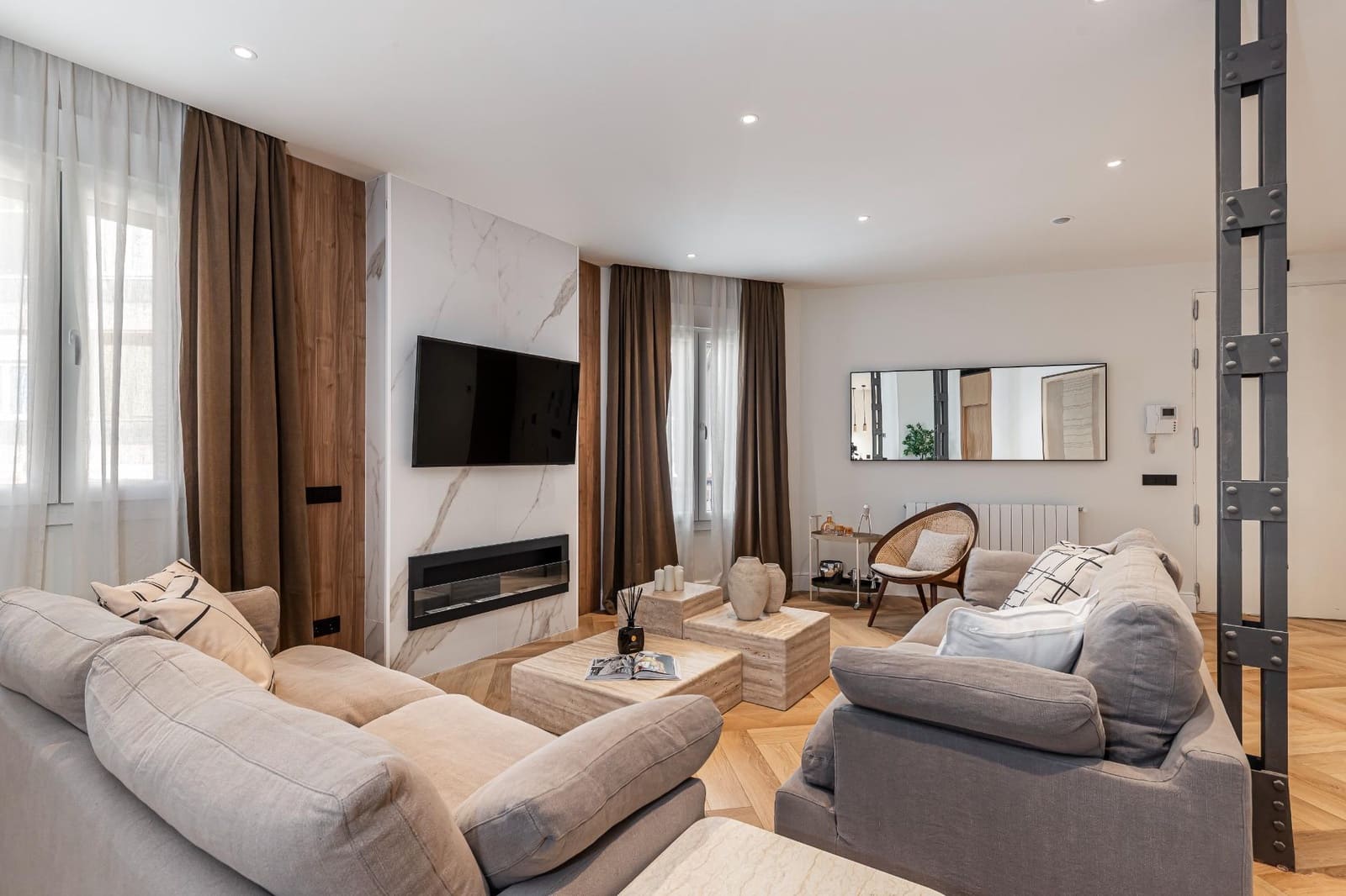 3 bedroom Flat for sale in Madrid city with garage - € 1,890,000 (Ref: 9831707)