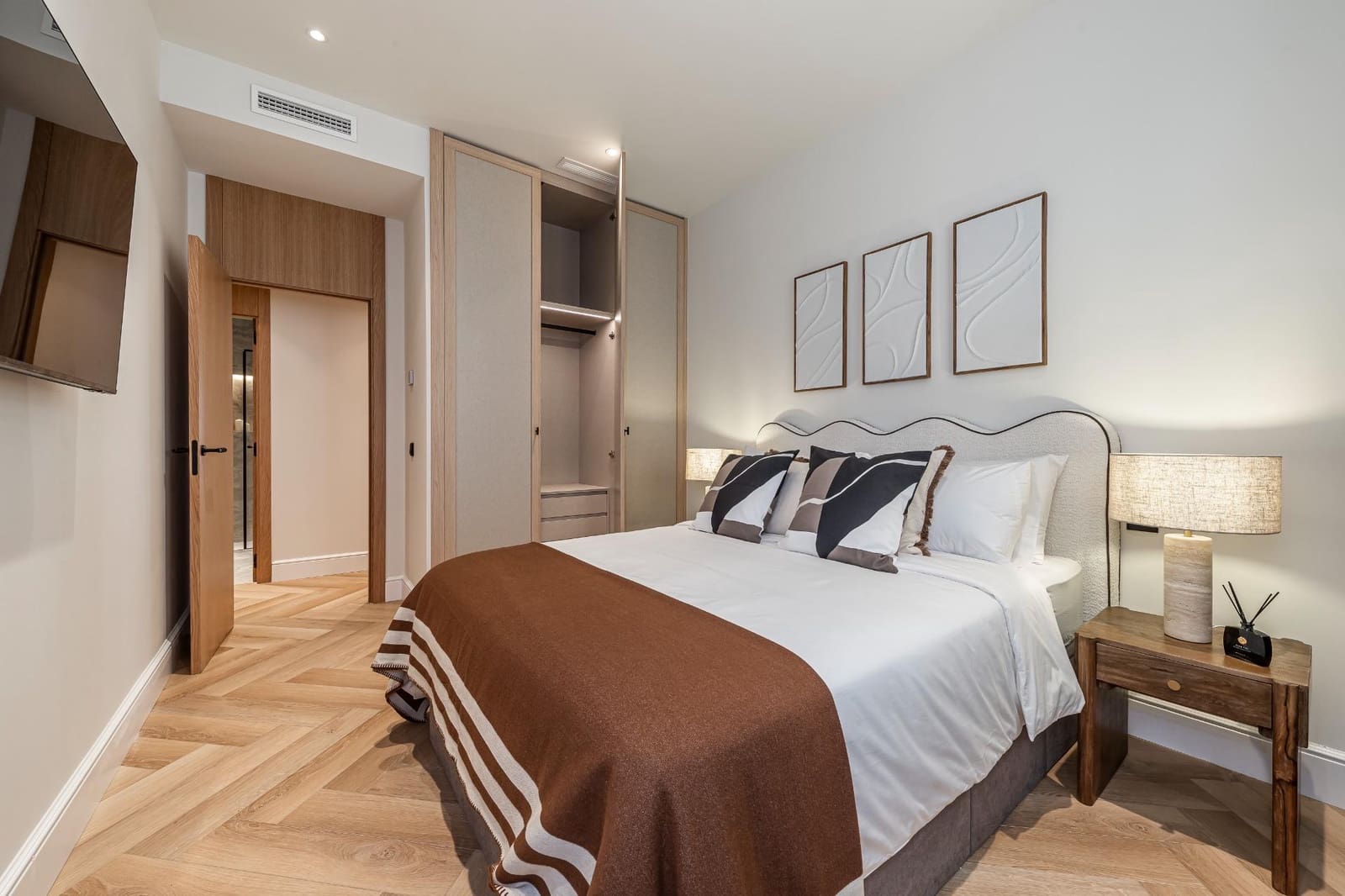 3 bedroom Flat for sale in Madrid city with garage - € 1,890,000 (Ref: 9831707)
