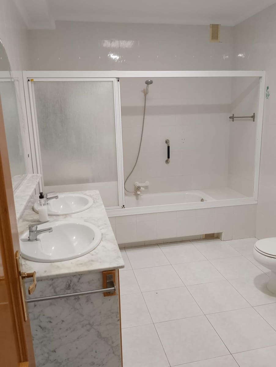 4 bedroom Villa for sale in Alhama de Murcia with garage - € 259,000 (Ref: 9833891)