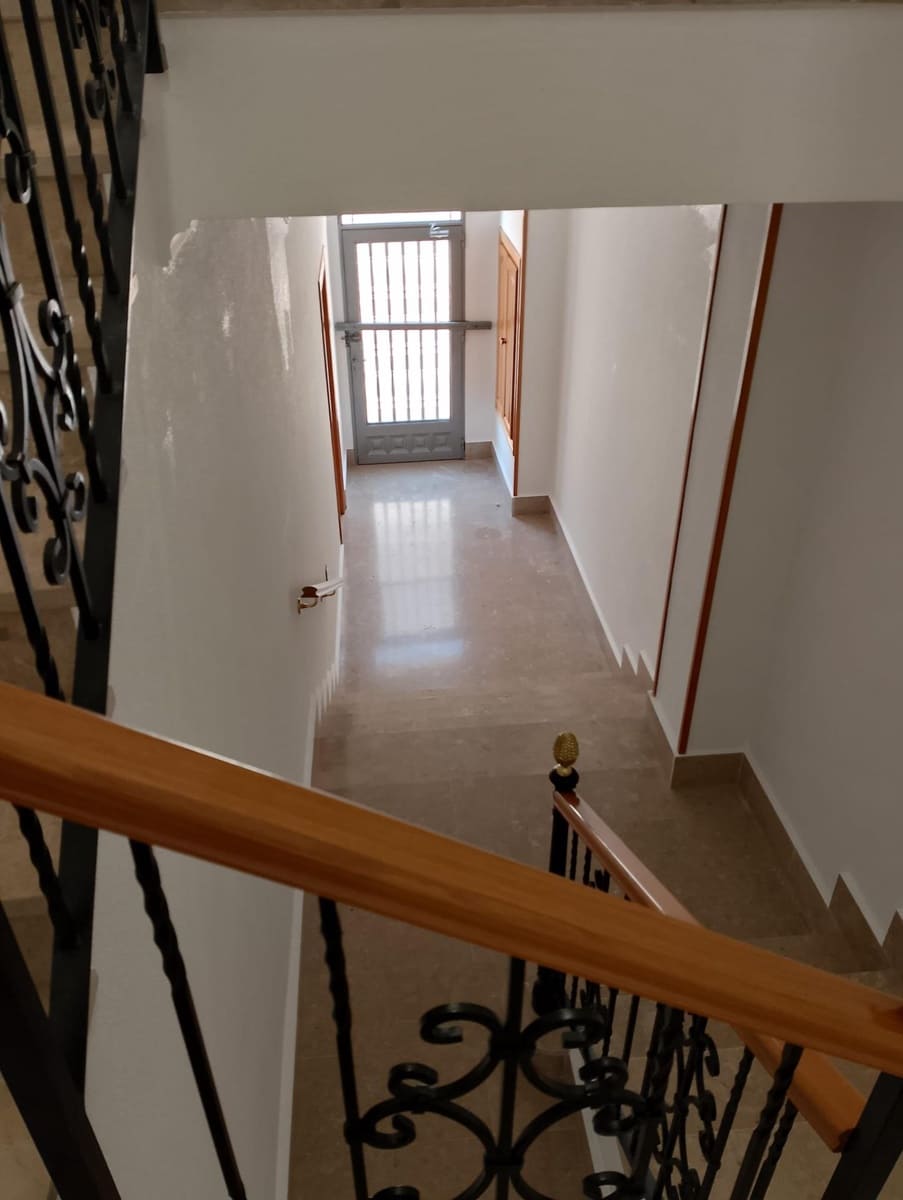 4 bedroom Villa for sale in Alhama de Murcia with garage - € 259,000 (Ref: 9833891)