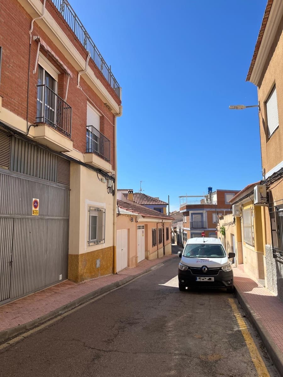 4 bedroom Villa for sale in Alhama de Murcia with garage - € 259,000 (Ref: 9833891)