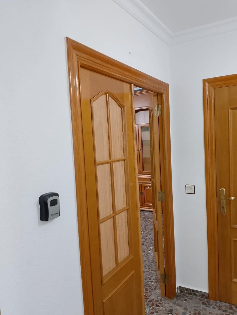 4 bedroom Villa for sale in Alhama de Murcia with garage - € 259,000 (Ref: 9833891)