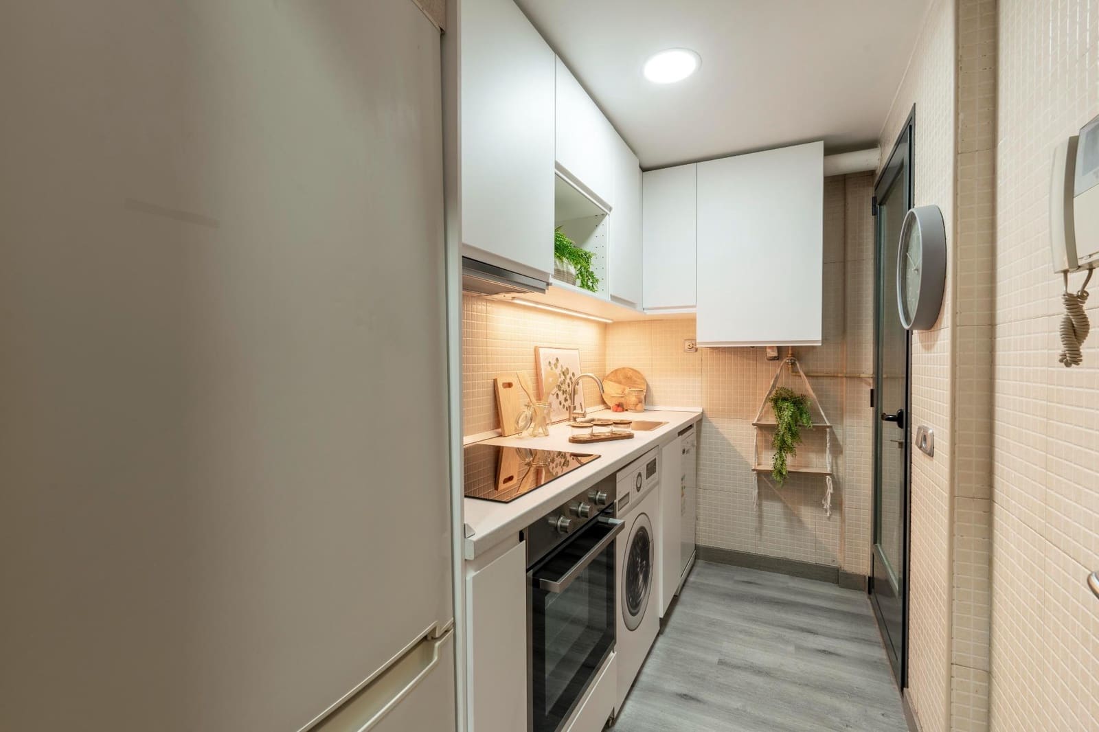2 bedroom Flat for sale in Madrid city with garage - € 595,000 (Ref: 9836553)