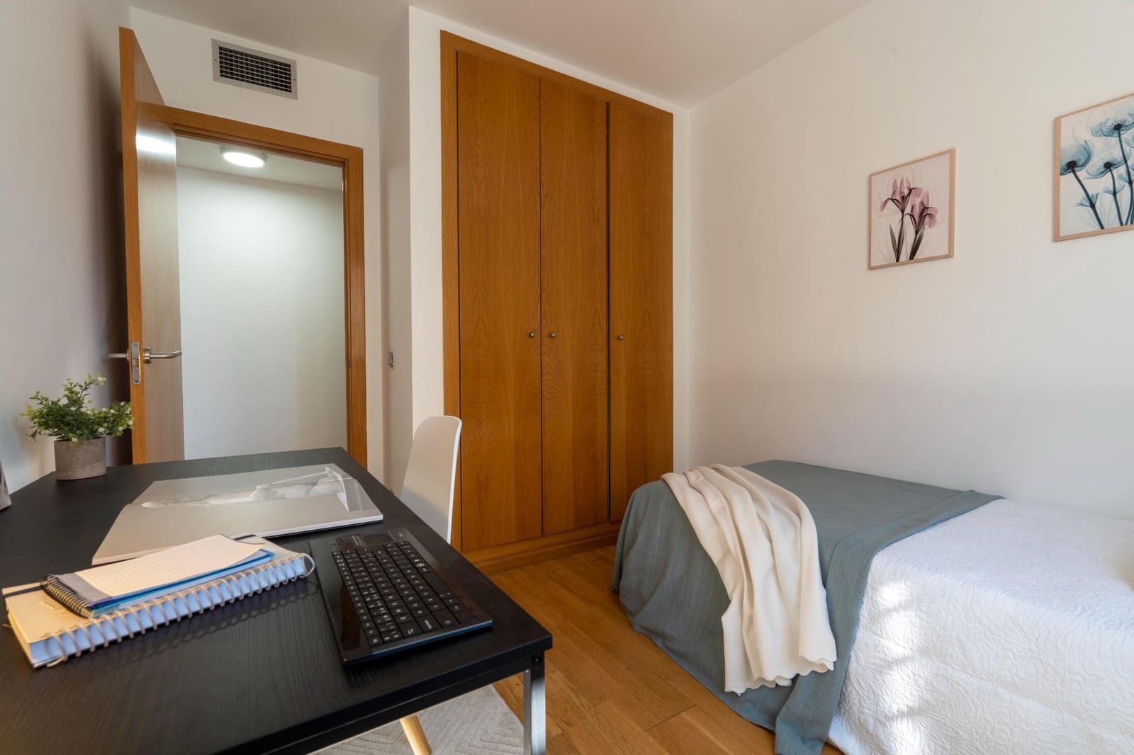 2 bedroom Flat for sale in Madrid city with garage - € 595,000 (Ref: 9836553)