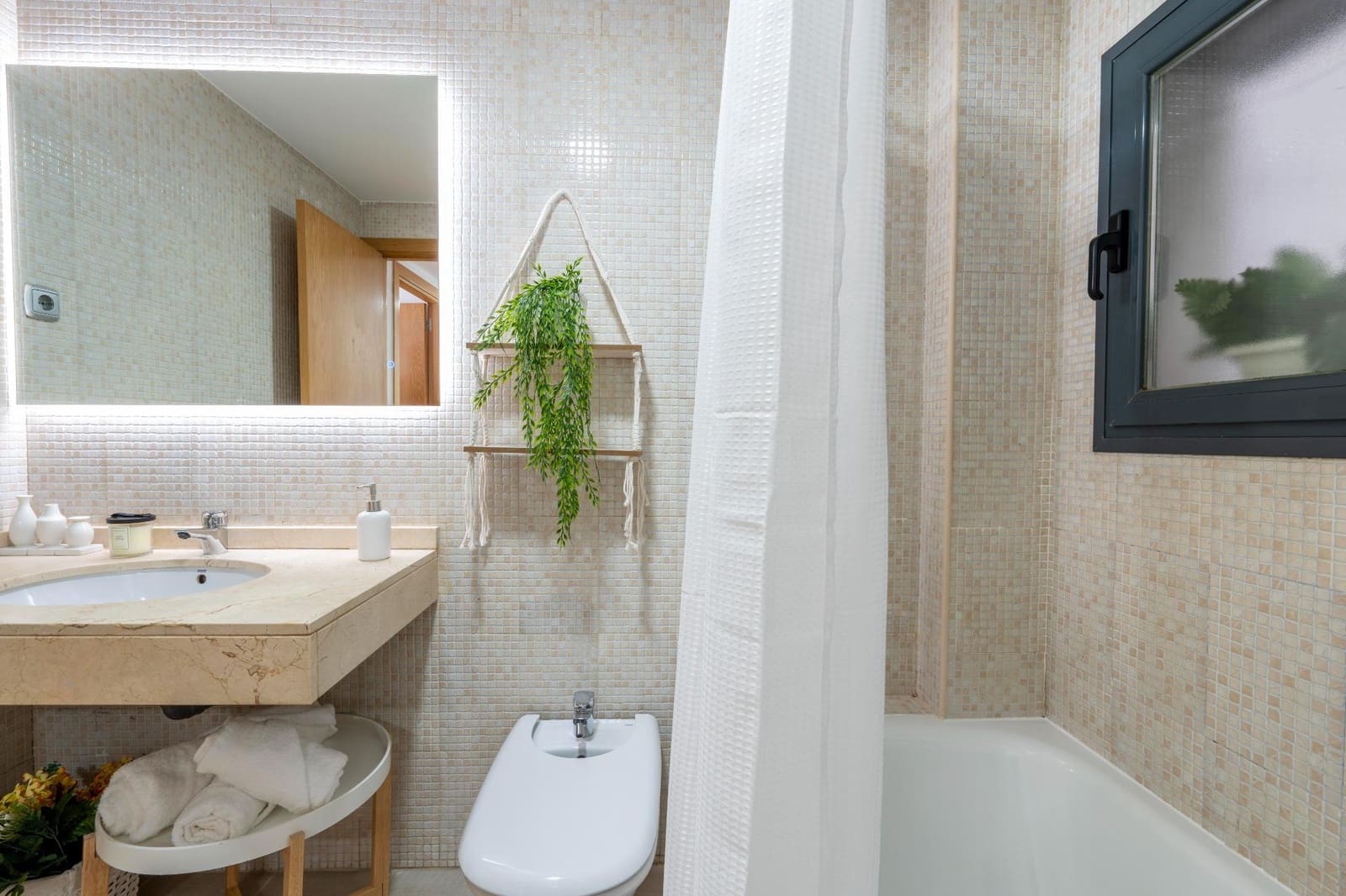 2 bedroom Flat for sale in Madrid city with garage - € 595,000 (Ref: 9836553)