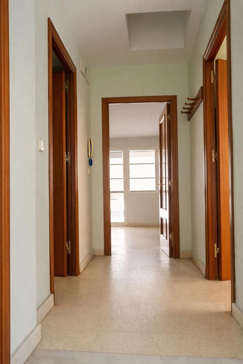 Erhverv til salg i Algeciras - € 195.000 (Ref: 9839509)