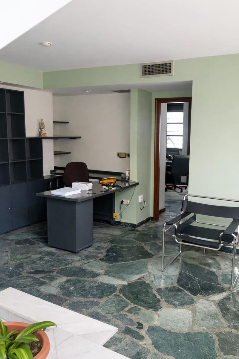 Erhverv til salg i Algeciras - € 195.000 (Ref: 9839509)