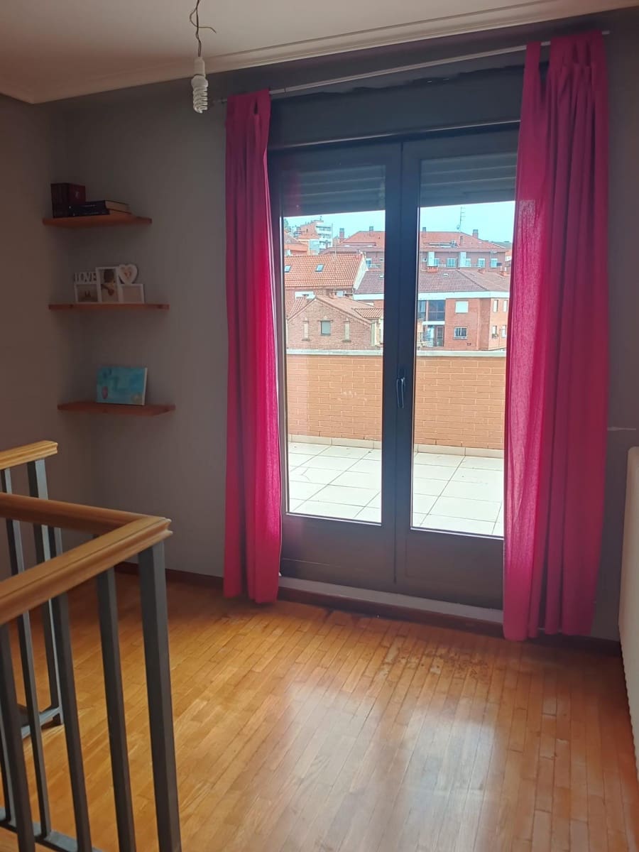3 bedroom Apartment for sale in Villamediana de Iregua with garage - € 250,000 (Ref: 9846615)