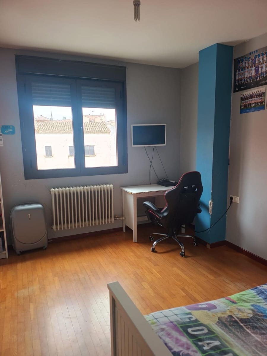 3 bedroom Apartment for sale in Villamediana de Iregua with garage - € 250,000 (Ref: 9846615)