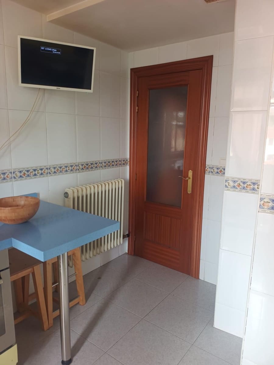 3 bedroom Apartment for sale in Villamediana de Iregua with garage - € 250,000 (Ref: 9846615)