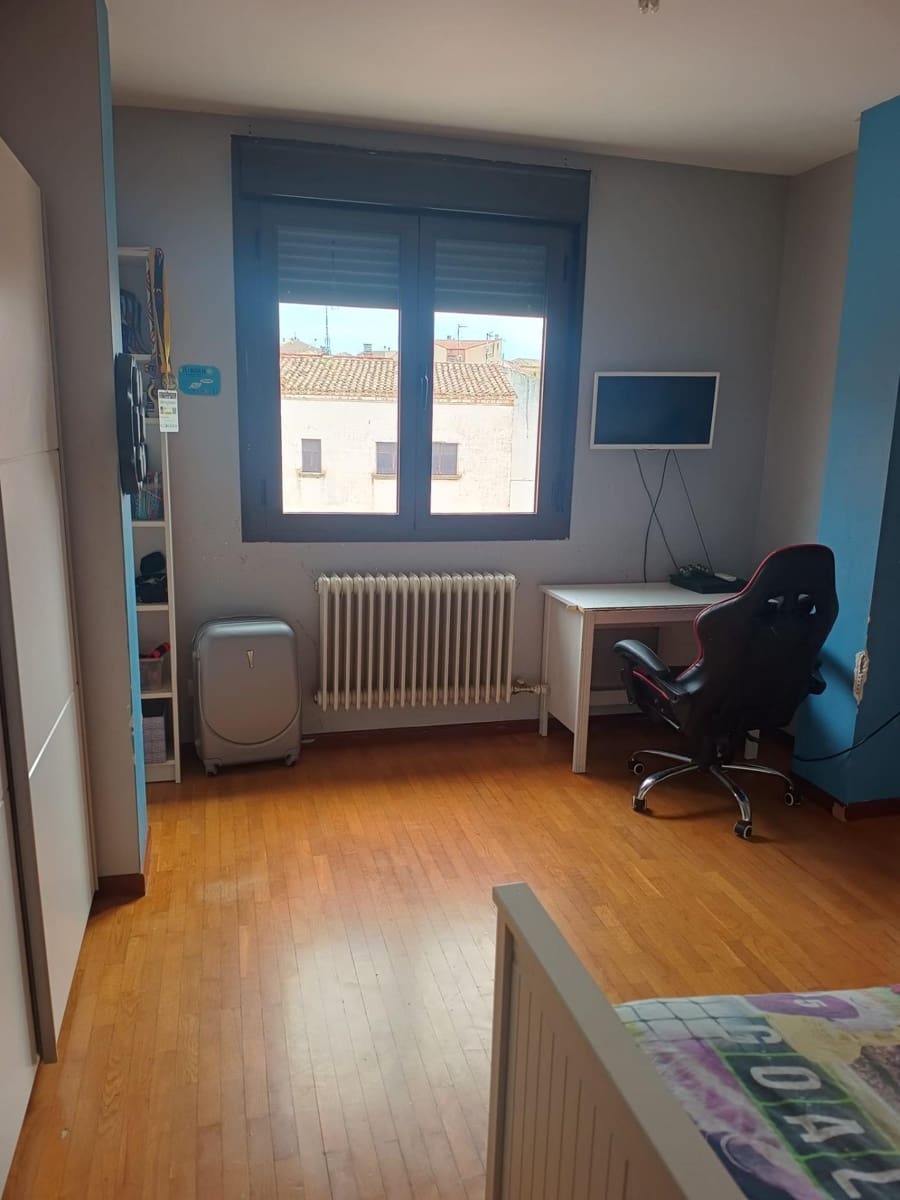 3 bedroom Apartment for sale in Villamediana de Iregua with garage - € 250,000 (Ref: 9846615)