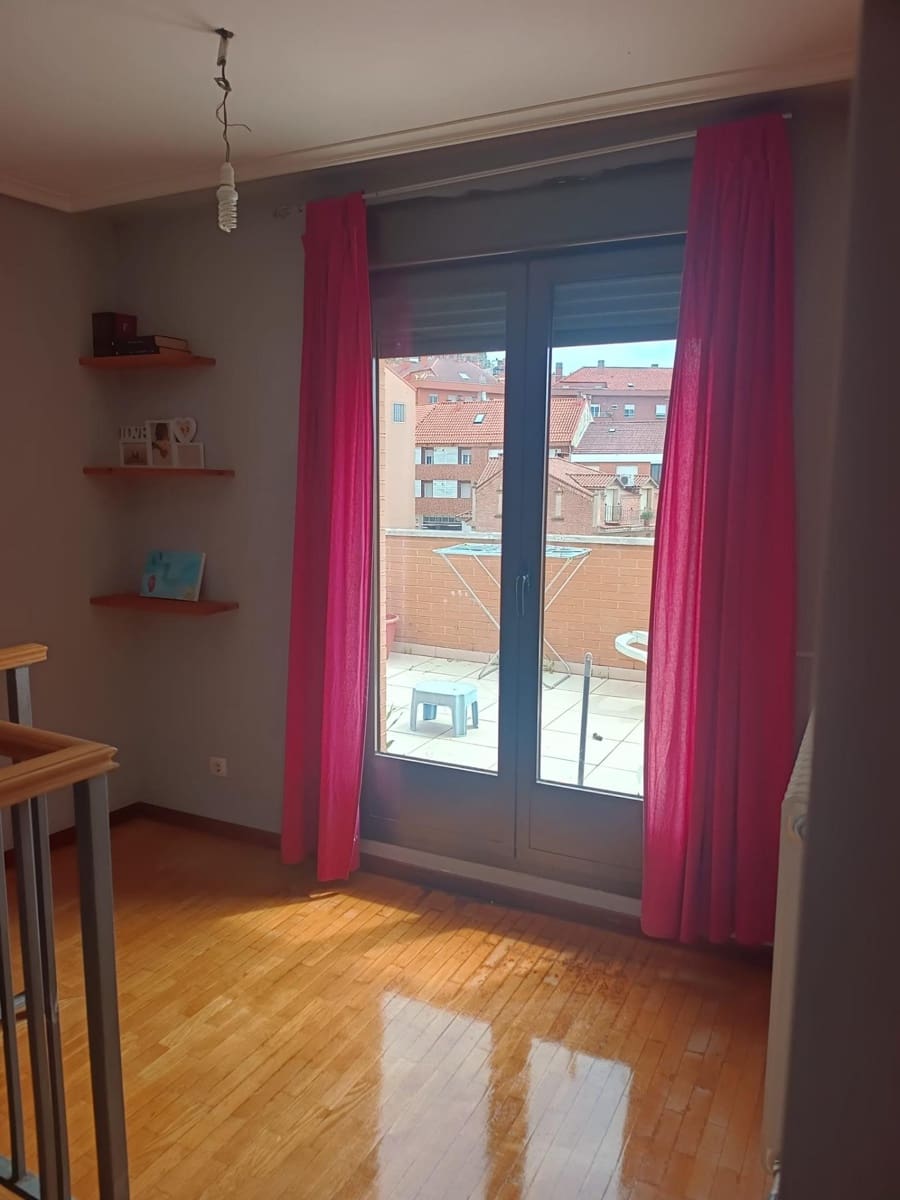 3 bedroom Apartment for sale in Villamediana de Iregua with garage - € 250,000 (Ref: 9846615)