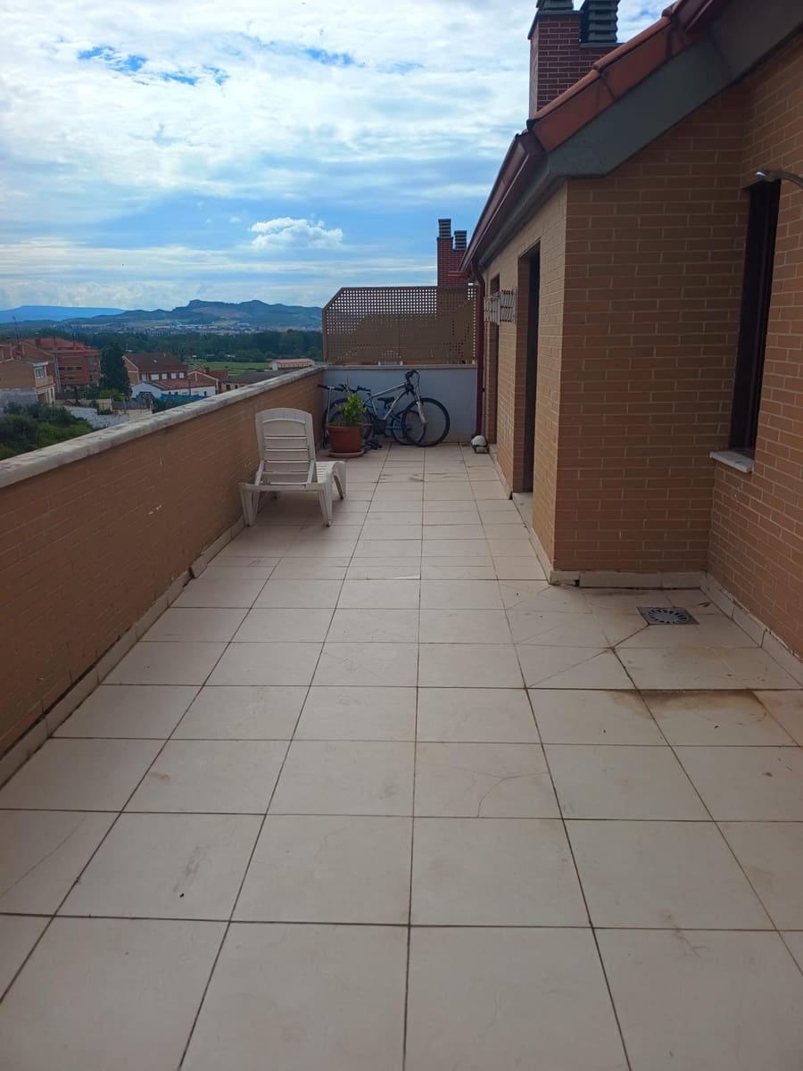 3 bedroom Apartment for sale in Villamediana de Iregua with garage - € 250,000 (Ref: 9846615)