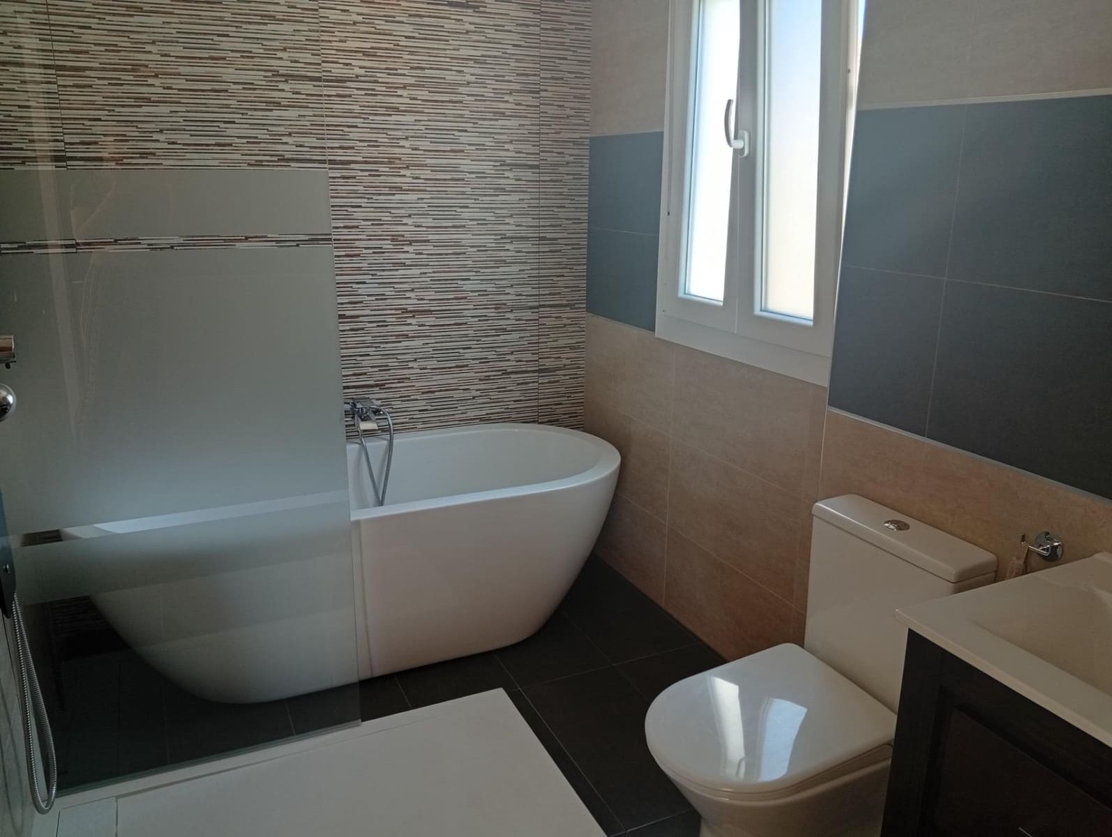 4 bedroom Villa for sale in Ayamonte with garage - € 420,000 (Ref: 9846617)