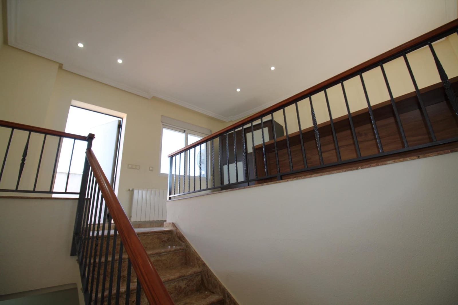 5 bedroom Villa for sale in Fortuna with garage - € 256,900 (Ref: 9849615)