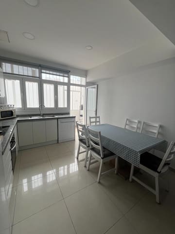 3 bedroom Flat for rent in Las Palmas de Gran Canaria - € 120 (Ref: 9860269)