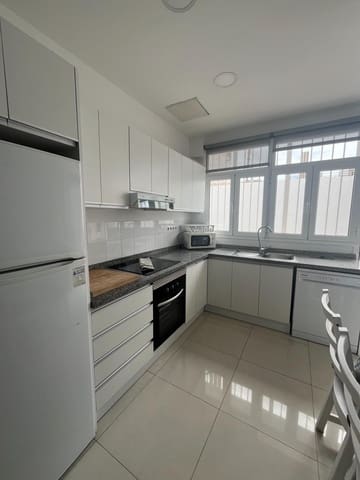 3 bedroom Flat for rent in Las Palmas de Gran Canaria - € 120 (Ref: 9860269)
