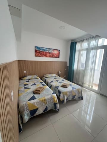 3 bedroom Flat for rent in Las Palmas de Gran Canaria - € 120 (Ref: 9860269)