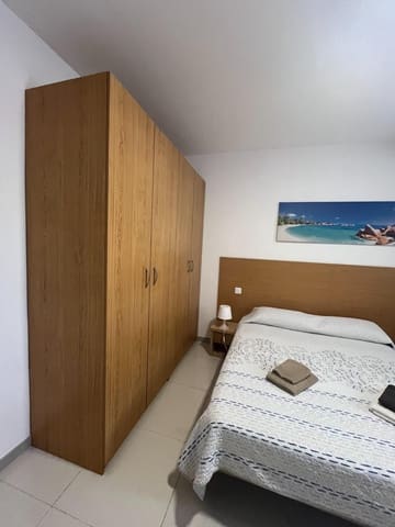 2 soveværelse Lejlighed til leje i Las Palmas de Gran Canaria - € 1.400 (Ref: 9860271)