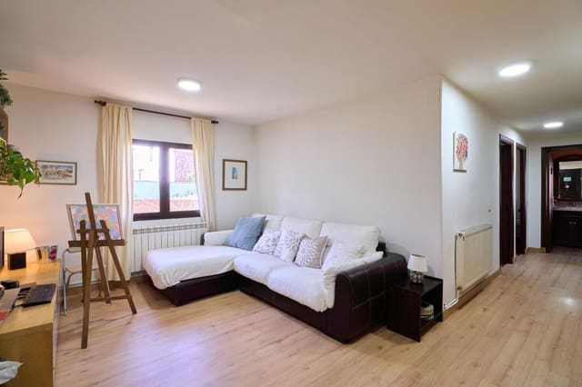 4 bedroom Villa for sale in Béjar with garage - € 415,115 (Ref: 9862033)