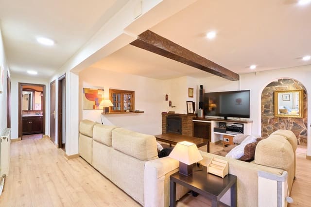 4 bedroom Villa for sale in Béjar with garage - € 415,115 (Ref: 9862033)