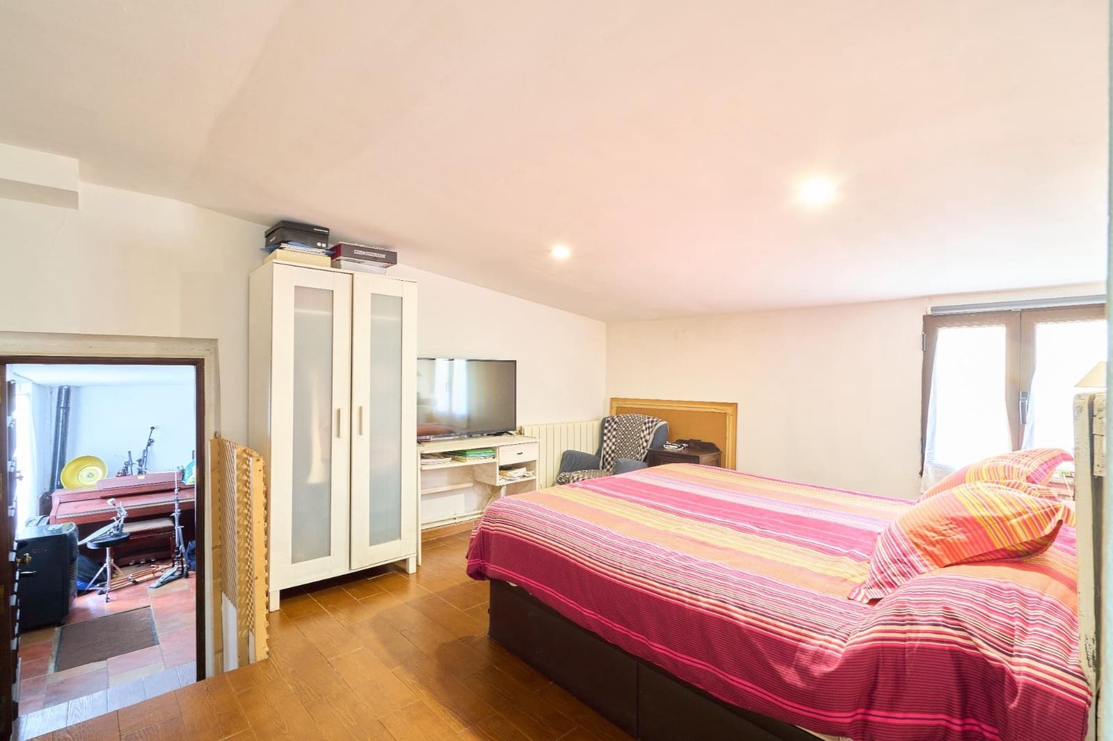 4 bedroom Villa for sale in Bejar with garage - € 415,115 (Ref: 9862033)