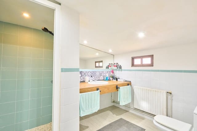 4 bedroom Villa for sale in Béjar with garage - € 415,115 (Ref: 9862033)