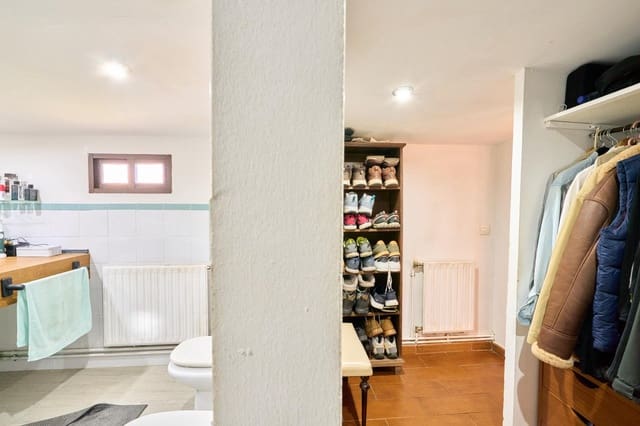 4 bedroom Villa for sale in Béjar with garage - € 415,115 (Ref: 9862033)