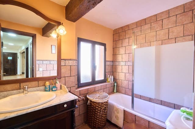 4 bedroom Villa for sale in Béjar with garage - € 415,115 (Ref: 9862033)