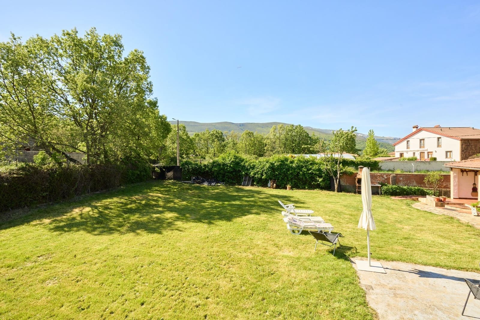 4 bedroom Villa for sale in Bejar with garage - € 415,115 (Ref: 9862033)