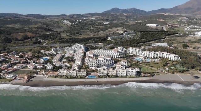 2 makuuhuone Asunto myytävänä paikassa Puerto de la Duquesa, Manilva mukana uima-altaan 
autotalli - 279 000 € (Ref: 9873696)