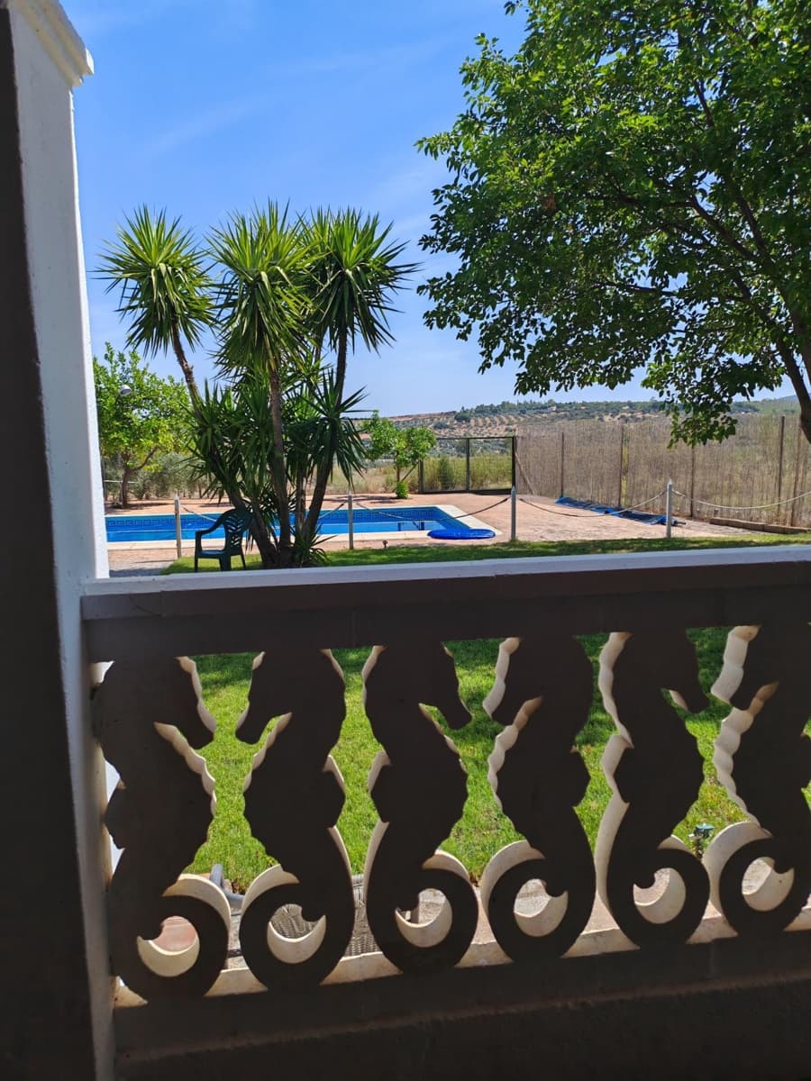 4 bedroom Villa for sale in Guarena with pool - € 210,000 (Ref: 9876607)