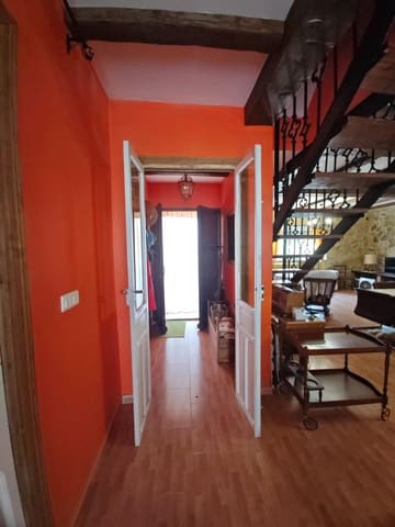 4 bedroom Villa for sale in Guareña with pool - € 210,000 (Ref: 9876607)