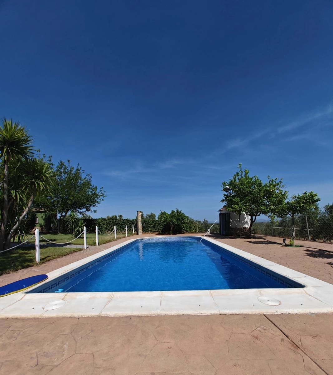 4 bedroom Villa for sale in Guarena with pool - € 210,000 (Ref: 9876607)