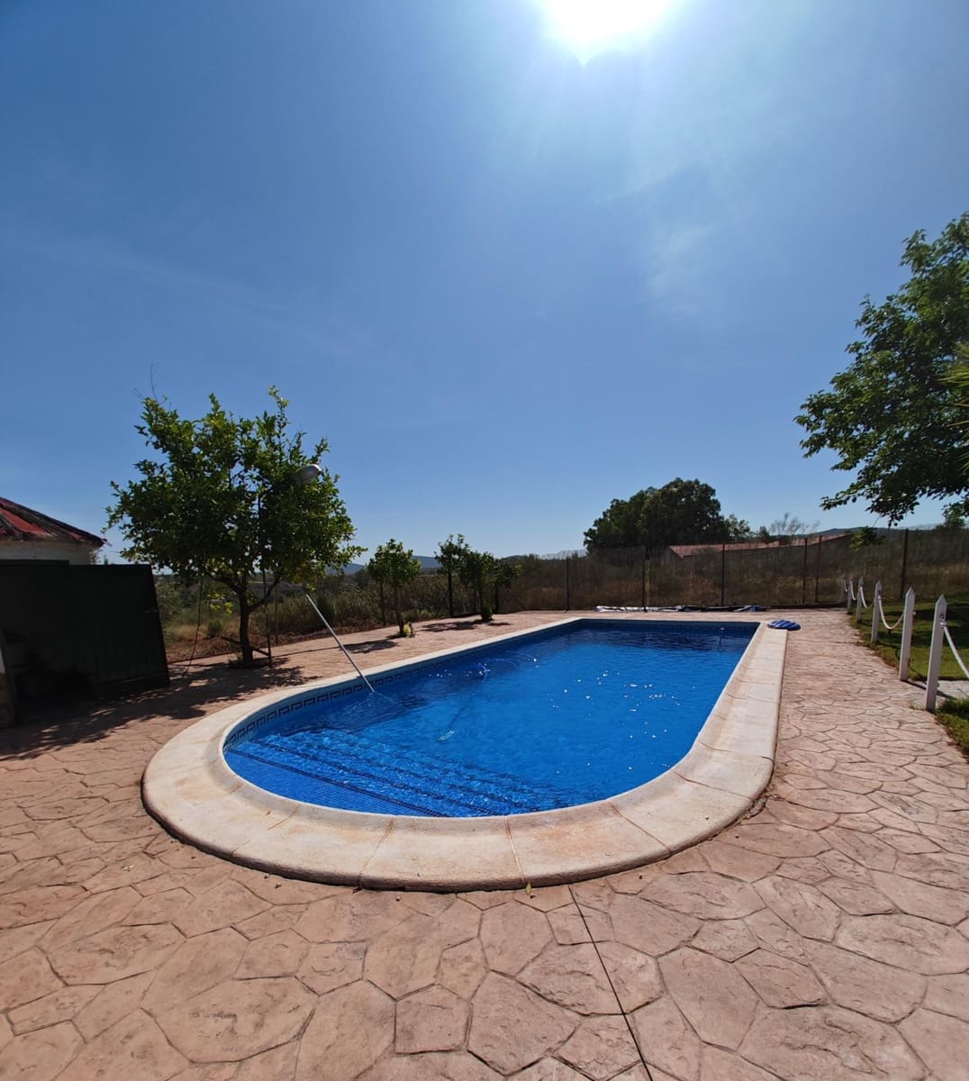 4 bedroom Villa for sale in Guarena with pool - € 210,000 (Ref: 9876607)