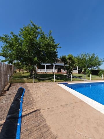 4 bedroom Villa for sale in Guareña with pool - € 210,000 (Ref: 9876607)