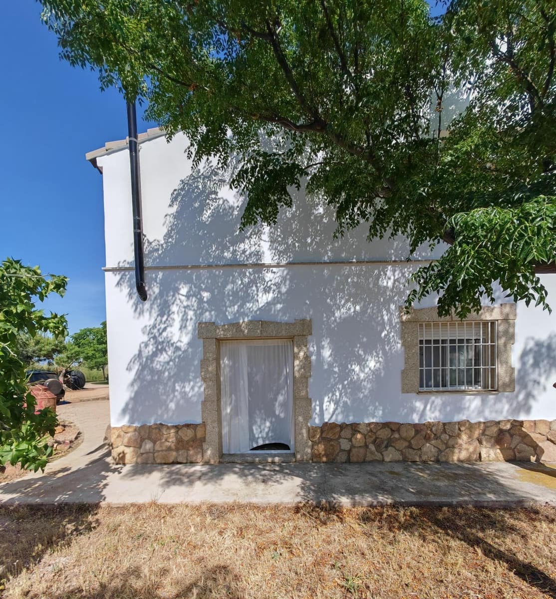 4 bedroom Villa for sale in Guarena with pool - € 210,000 (Ref: 9876607)